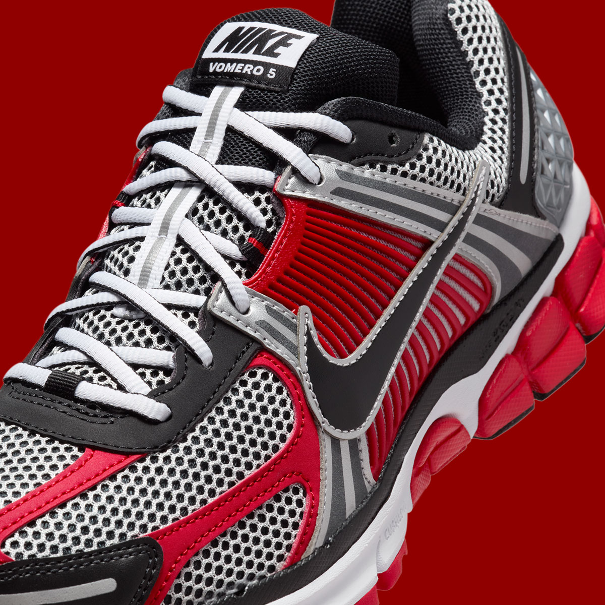 Nike Zoom Vomero 5 Metallic Silver Black University Red White Hv0926 095 1