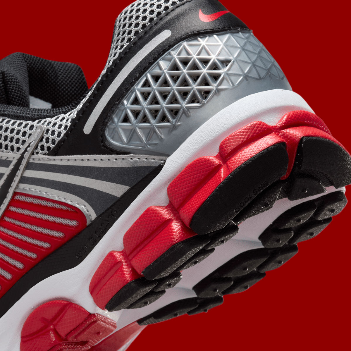 Nike Zoom Vomero 5 Metallic Silver Black University Red White Hv0926 095 3