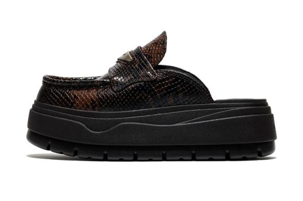 https%3A%2F%2Fhypebeast.com%2Fimage%2F2025%2F09%2F10%2Fjordan-brand-air-jordan-mule-loafer-brown-snakeskin-IB1497-200-release-info-00.jpg