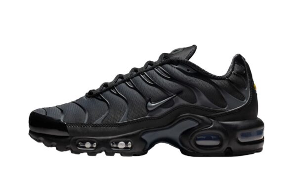 https%3A%2F%2Fhypebeast.com%2Fimage%2F2025%2F09%2F18%2Fnike-air-max-plus-black-metallic-silver-im6019-010-release-info-000.jpg