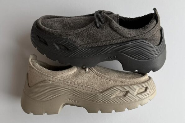 https%3A%2F%2Fhypebeast.com%2Fimage%2F2025%2F09%2F19%2Fcrocs-gallery-shoe-bark-black-sand-release-date-0.jpg