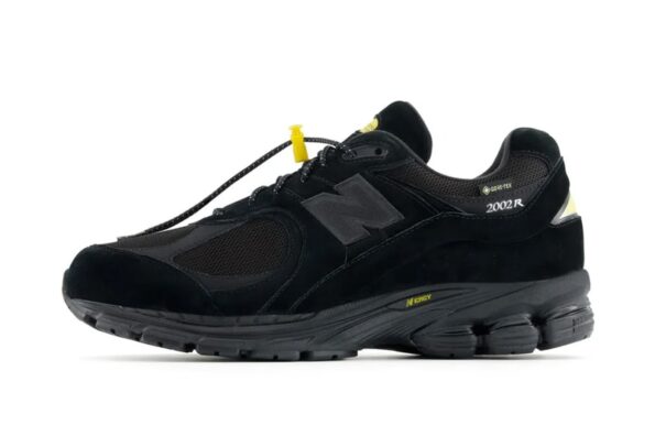 https%3A%2F%2Fhypebeast.com%2Fimage%2F2025%2F09%2F21%2Fnew-balance-2002r-gore-tex-black-yellow-M2002RX3-release-info-000.jpg