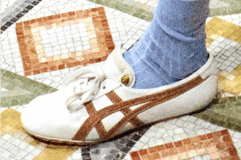 https%3A%2F%2Fhypebeast.com%2Fimage%2F2025%2F10%2F01%2Fversace-onitsuka-tiger-tai-chi-loafer-release-info-0.jpg
