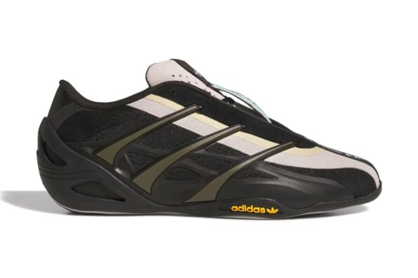 https%3A%2F%2Fhypebeast.com%2Fimage%2F2025%2F10%2F02%2Fmercedes-amg-petronas-bad-bunny-adidas-adiracer-gt-info-0.jpg