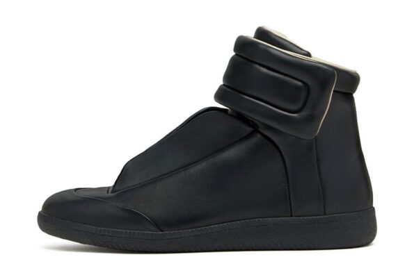 https%3A%2F%2Fhypebeast.com%2Fimage%2F2025%2F10%2F22%2Fmaison-margiela-future-sneaker-black-s57ws0538p7573t8013-white-s57ws0538p7573t1003-release-info-000.jpg