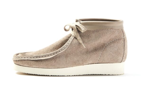 https%3A%2F%2Fhypebeast.com%2Fimage%2F2025%2F11%2F03%2Finvincible-clarks-originals-wallabee-reimagined-collaboration-release-info-0.jpg