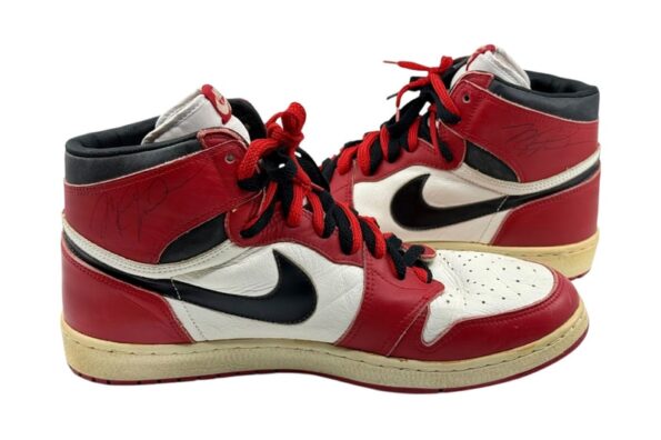 https%3A%2F%2Fhypebeast.com%2Fimage%2F2025%2F11%2F19%2FftMichael-Jordan-Game-Worn-air-jordan-1-chicago-bulls-detroit-pistons-Auction-sells-205-000-usd.jpg
