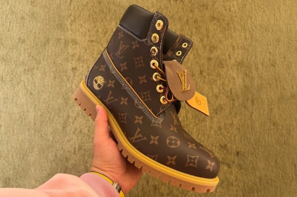 https%3A%2F%2Fhypebeast.com%2Fimage%2F2025%2F11%2F21%2Fpharrell-williams-louis-vuitton-timberland-boots-18k-gold-limited-edition-surfaces-in-tokyo-resale-market-000.jpg