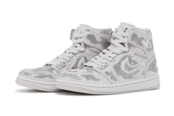 https%3A%2F%2Fhypebeast.com%2Fimage%2F2025%2F12%2F22%2Fswarovski-air-jordan-1-high-og-hf6248-002-release-info-0.jpg