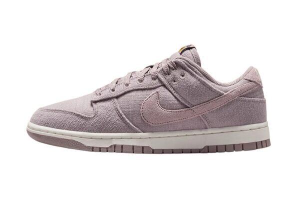https%3A%2F%2Fhypebeast.com%2Fimage%2F2026%2F01%2F05%2Fnike-dunk-low-now-accepting-all-flowers-light-violet-ore-sail-metallic-gold-healing-iq0386-226-release-info-000.jpg