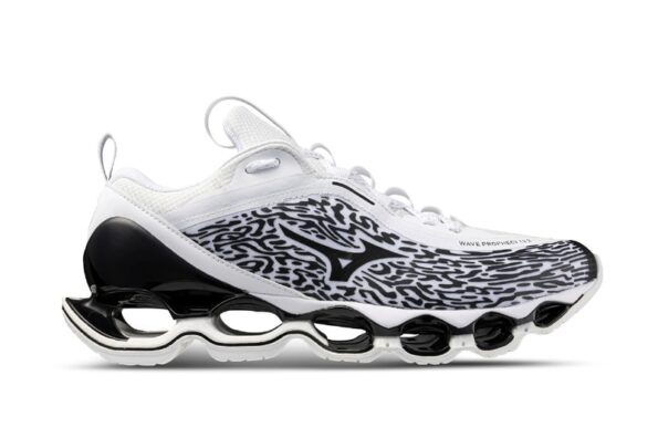 https%3A%2F%2Fhypebeast.com%2Fimage%2F2026%2F01%2F12%2Fmizuno-wave-prophecy-13-2-white-black-d1ga261304-wht-official-images-000.jpg