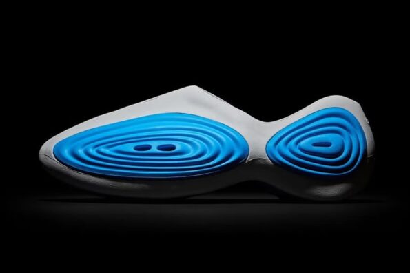 https%3A%2F%2Fhypebeast.com%2Fimage%2F2026%2F03%2F05%2Fcrocs-ripple-clog-moonlight-neon-ocean-213747-1bf-release-info-0.jpg